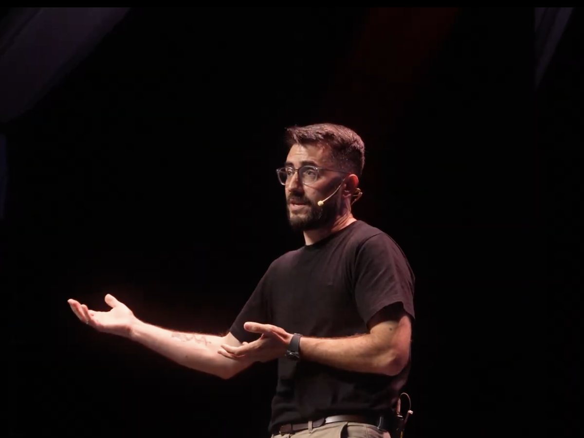 Jorge Alfaro, fundador de Cierzo Digital, sobre el escenario
